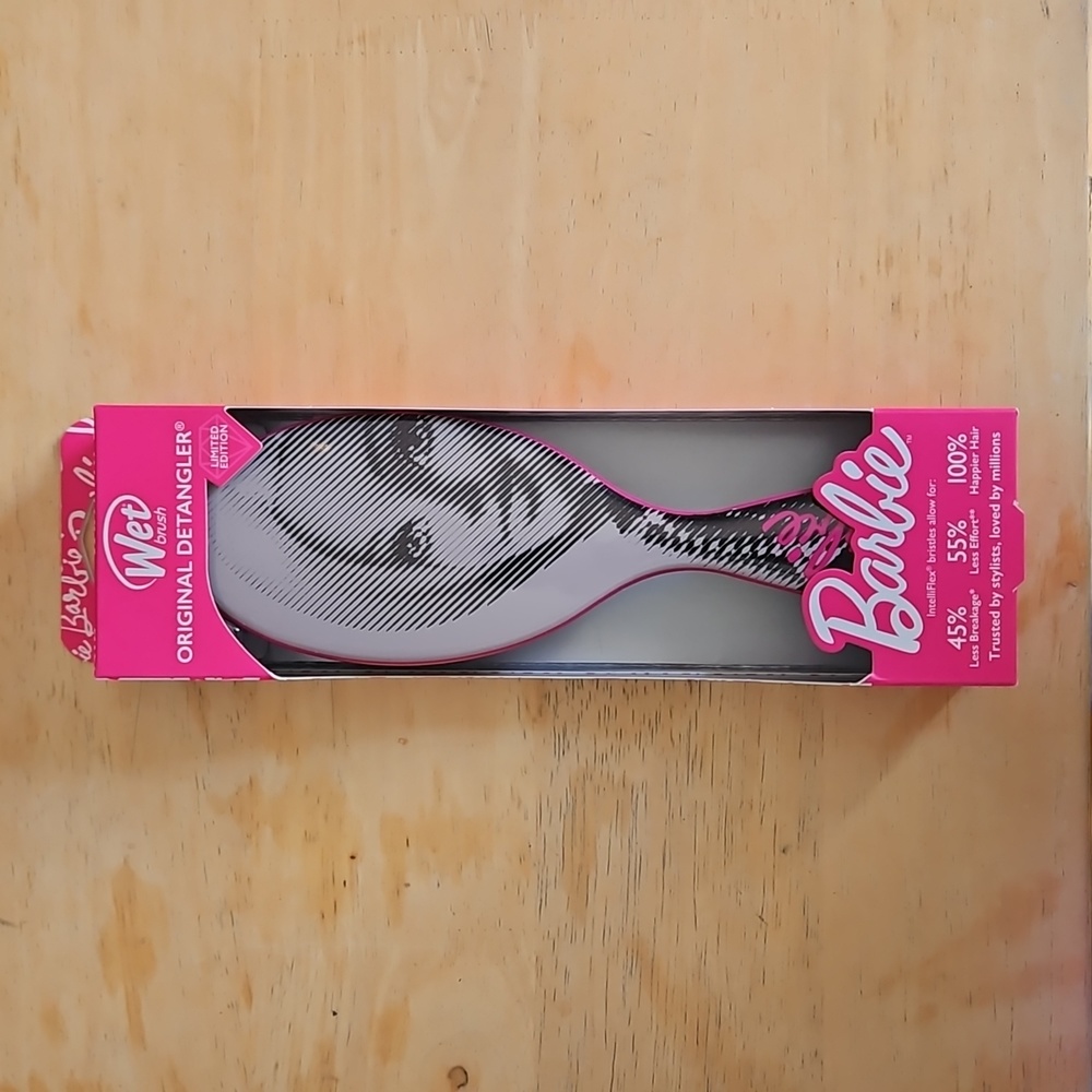 WET BARBIE HAIRBRUSH